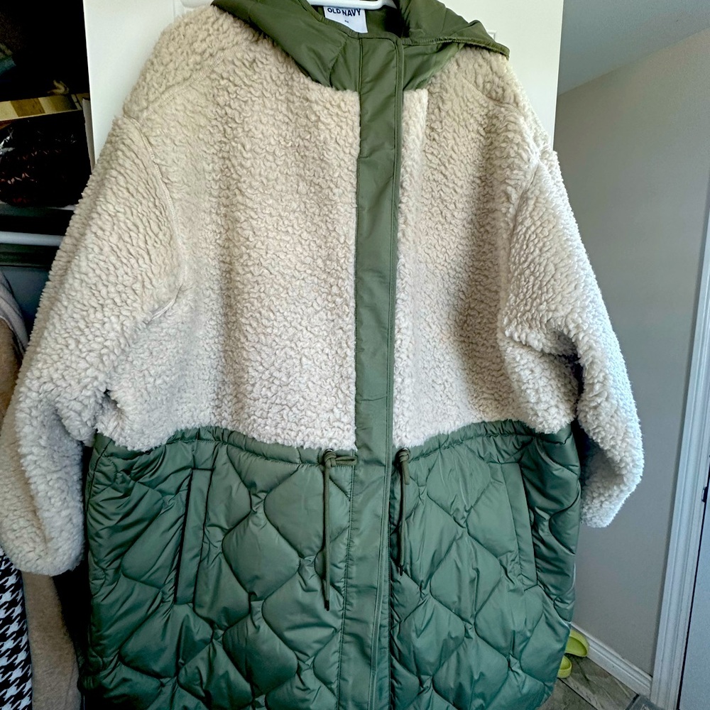 Great walking jacket. Oversized. Sherpa material on the top - Picture 1 of 2